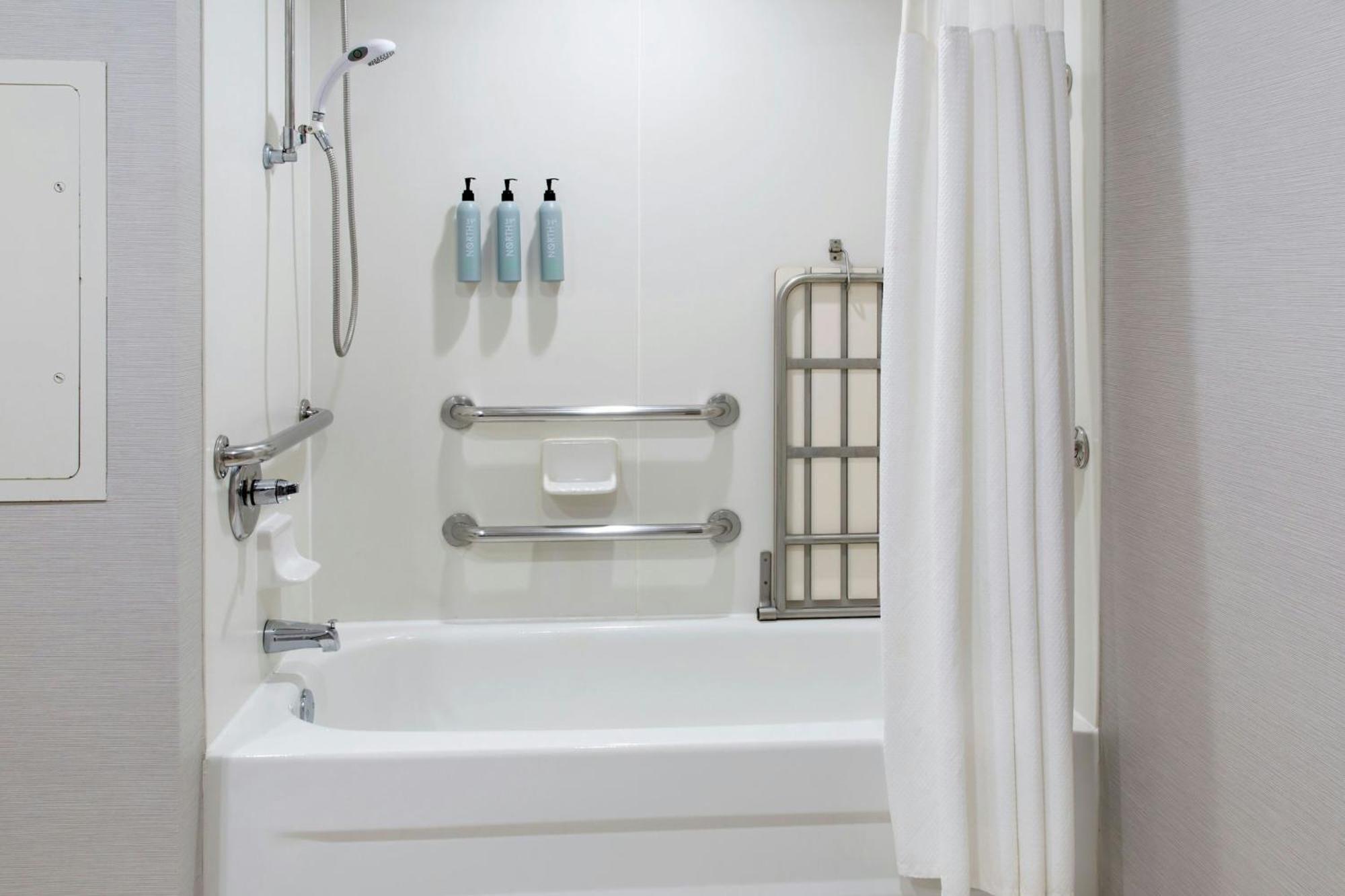 Courtyard By Marriott Buffalo Amherst/University Екстериор снимка