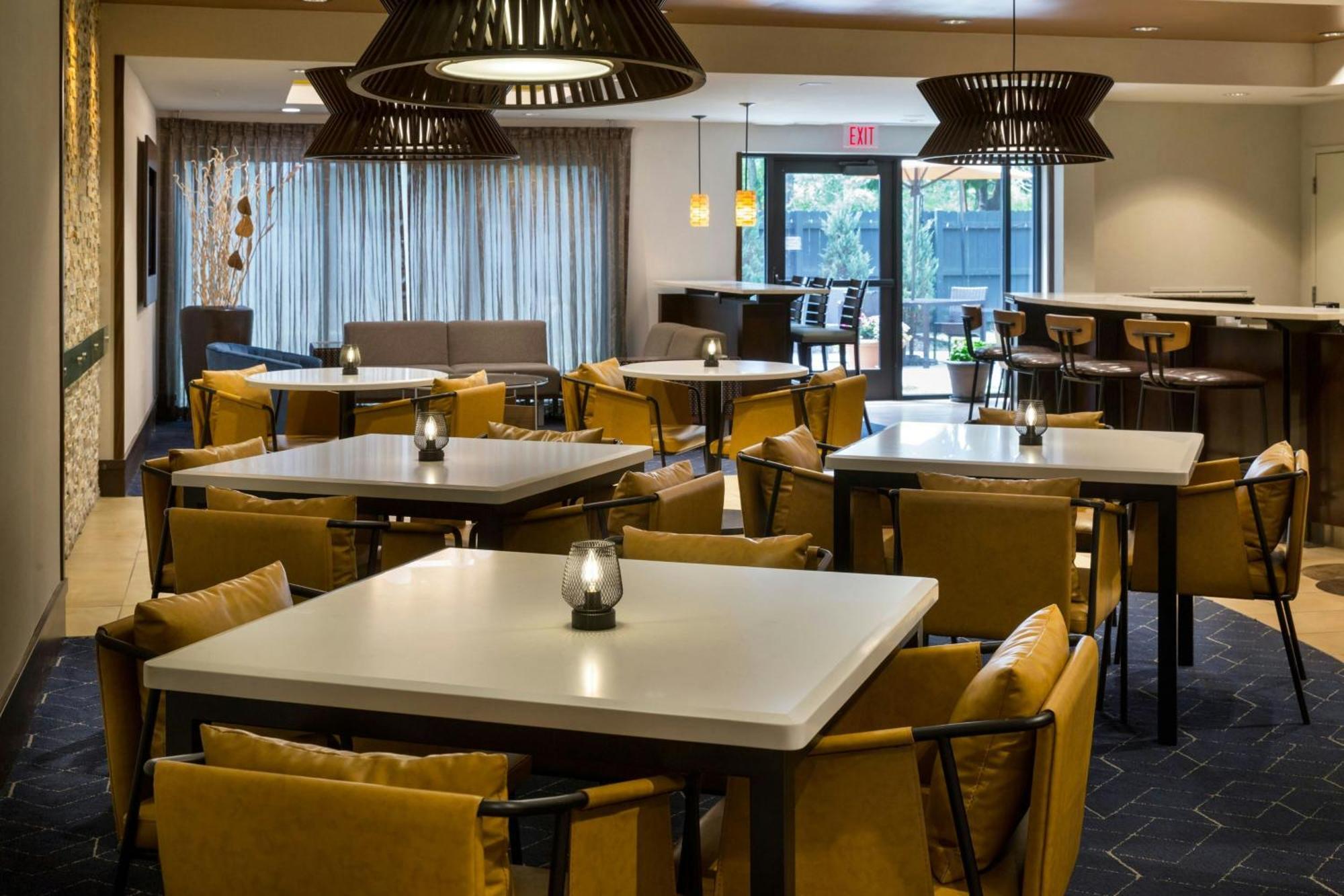 Courtyard By Marriott Buffalo Amherst/University Екстериор снимка