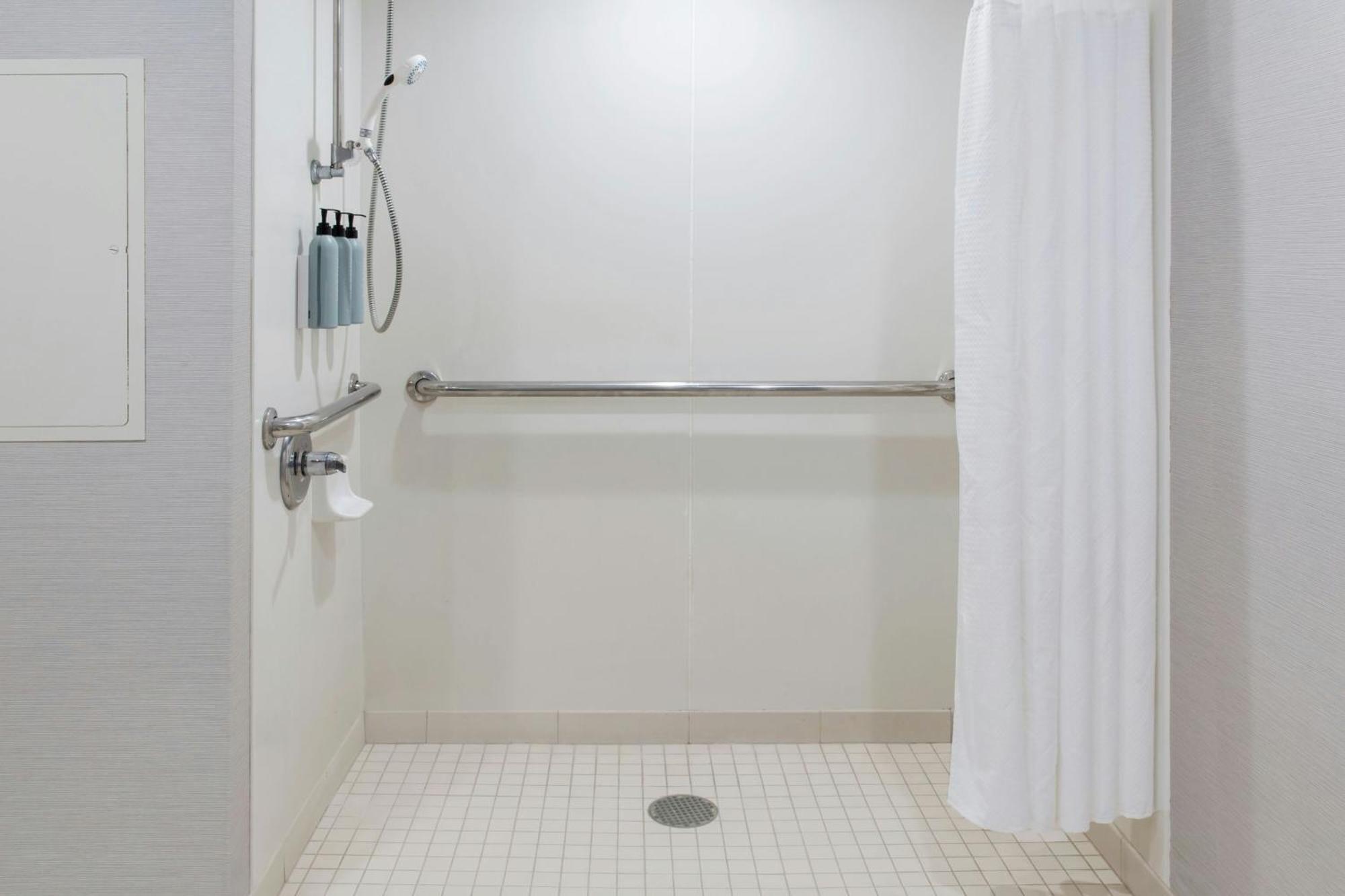 Courtyard By Marriott Buffalo Amherst/University Екстериор снимка